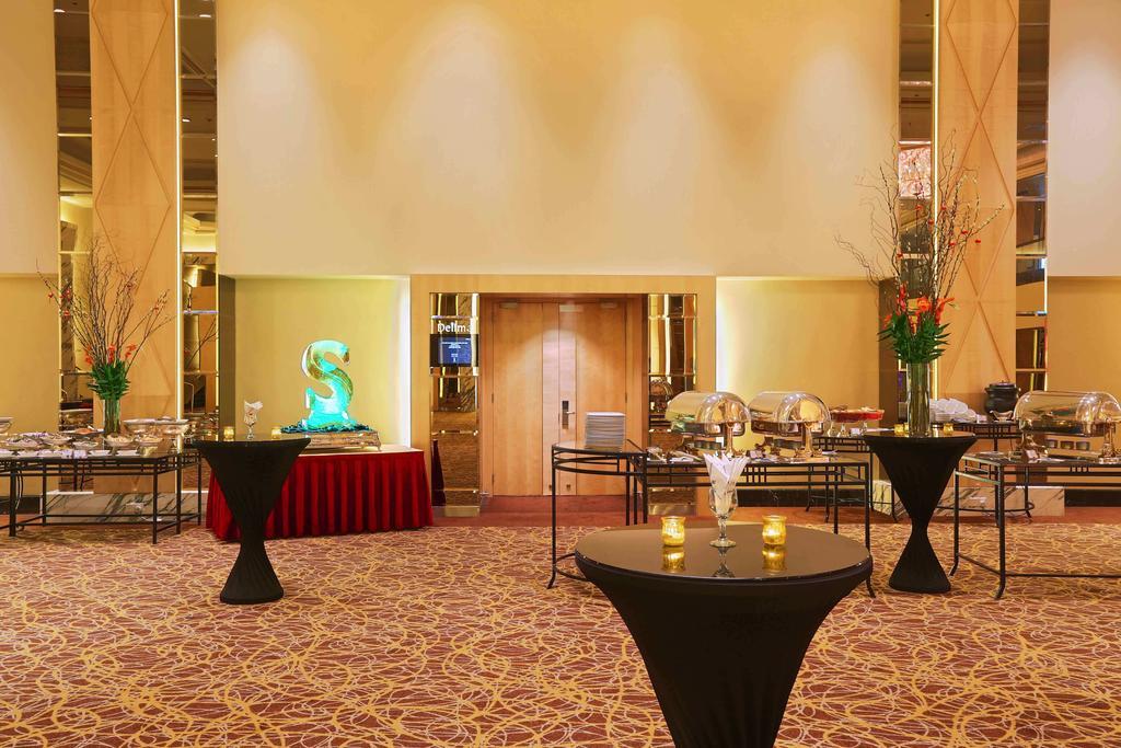 Hotel Istana Kuala Lumpur City Centre Exterior foto The lobby of the hotel