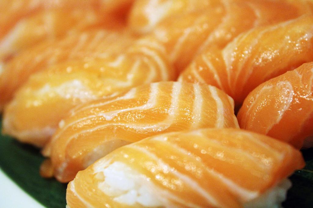 Hotel Istana Kuala Lumpur City Centre Exterior foto Salmon sashimi
