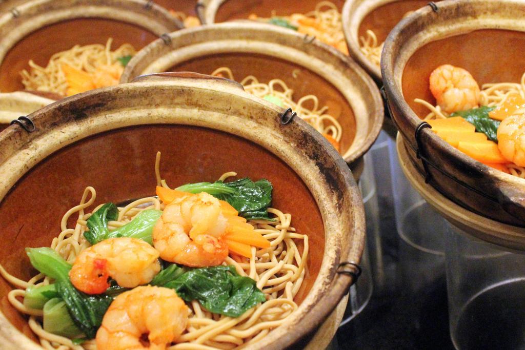 Hotel Istana Kuala Lumpur City Centre Exterior foto Seafood noodles