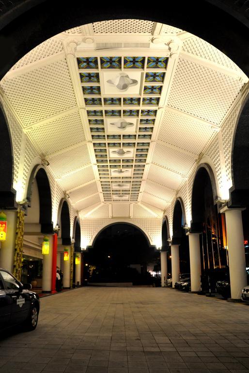 Hotel Istana Kuala Lumpur City Centre Exterior foto The ceiling of the station