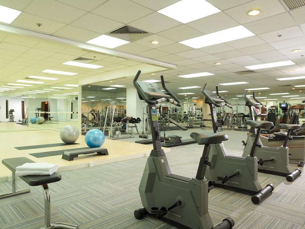 Hotel Istana Kuala Lumpur City Centre Facilidades foto A gym at a hotel
