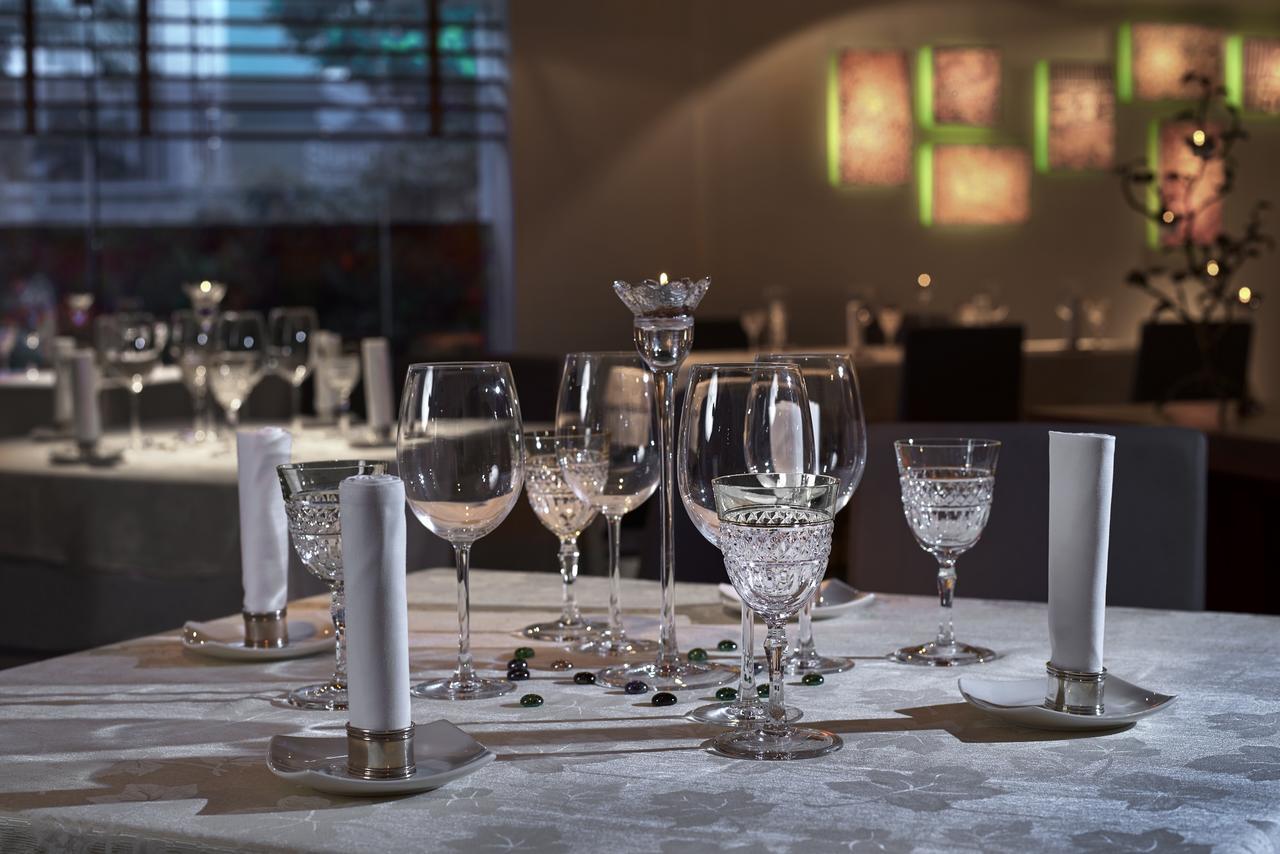 Hotel Istana Kuala Lumpur City Centre Exterior foto Wine glasses