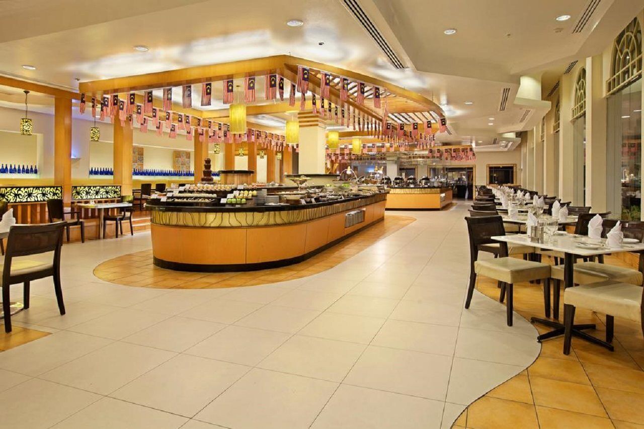 Hotel Istana Kuala Lumpur City Centre Exterior foto The buffet at the hotel